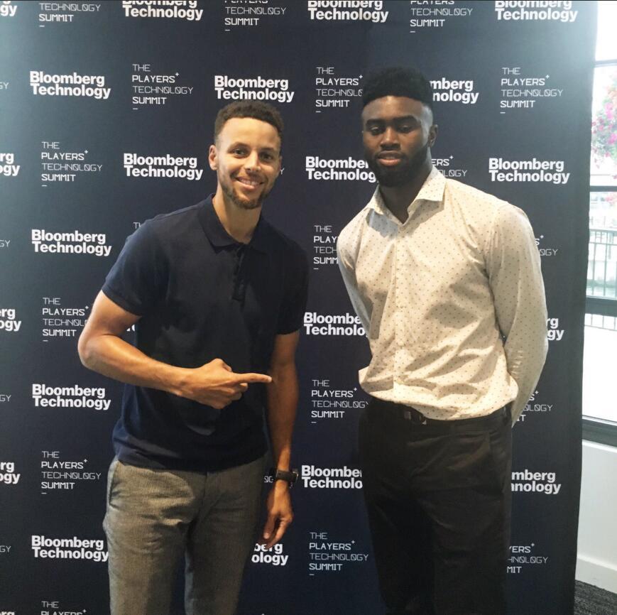 太强了！中国羽毛球又一天才横空出世，18岁少年连赢三位世界冠军（震撼！国羽再迎天才新星，18岁小将连胜三位世界冠军）