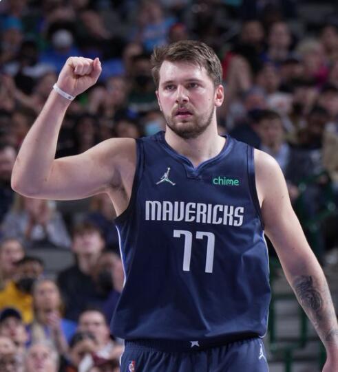 莫雷诺：第一天到米兰我还穿着卡通内裤，结果队友们都穿名牌（莫雷诺自嘲：初到米兰仍穿卡通内裤，队友却清一色名牌）