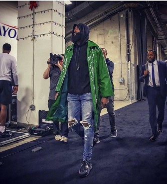 白科比？美媒对比里夫斯和科比前五个赛季数据，几乎一模一样（美媒对比里夫斯与科比生涯前五季数据：相似度惊人）