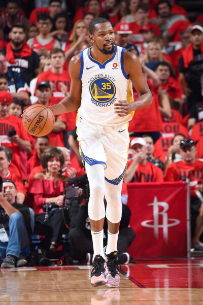 赖因德斯：米兰今年有机会争冠；未来是否会回归？回头见吧（赖因德斯：米兰本季有望争冠；是否回归？改天再说）