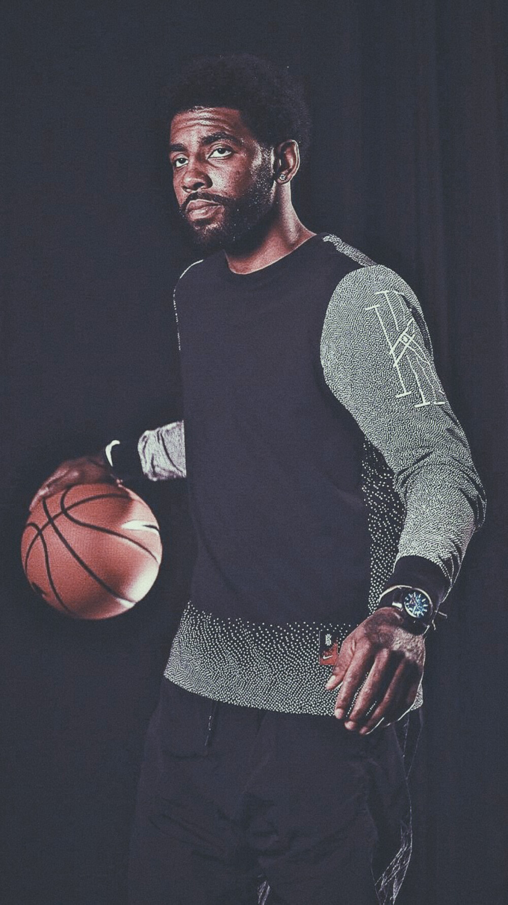 太开心了，马斯切拉诺赛后发布会上遭球员们啤酒浴“突袭”（赛后发布会大欢乐：球员突袭为马斯切拉诺献上啤酒浴）