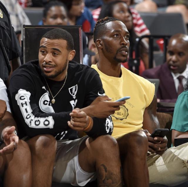 定了？老詹一到两年就退役？除非海外淘金还真差不多（老詹或1-2年内退役，除非转战海外淘金）