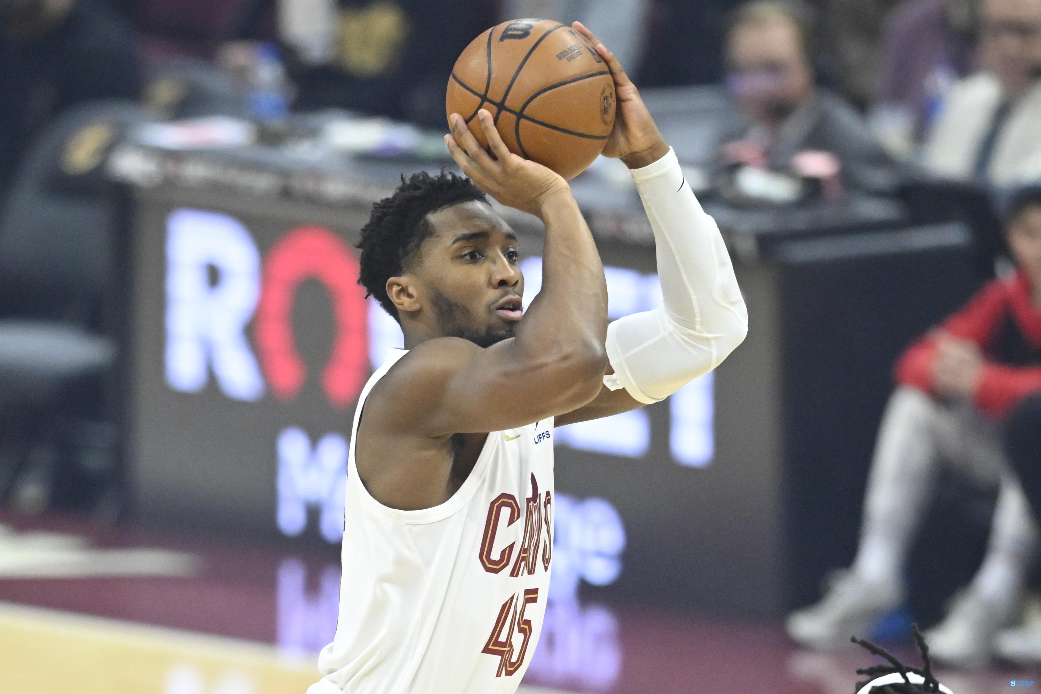 排面，泰州当地路牌上写着“苏超冠军城，泰州欢迎您”（泰州路牌打出“苏超冠军城，泰州欢迎您”，排面十足）