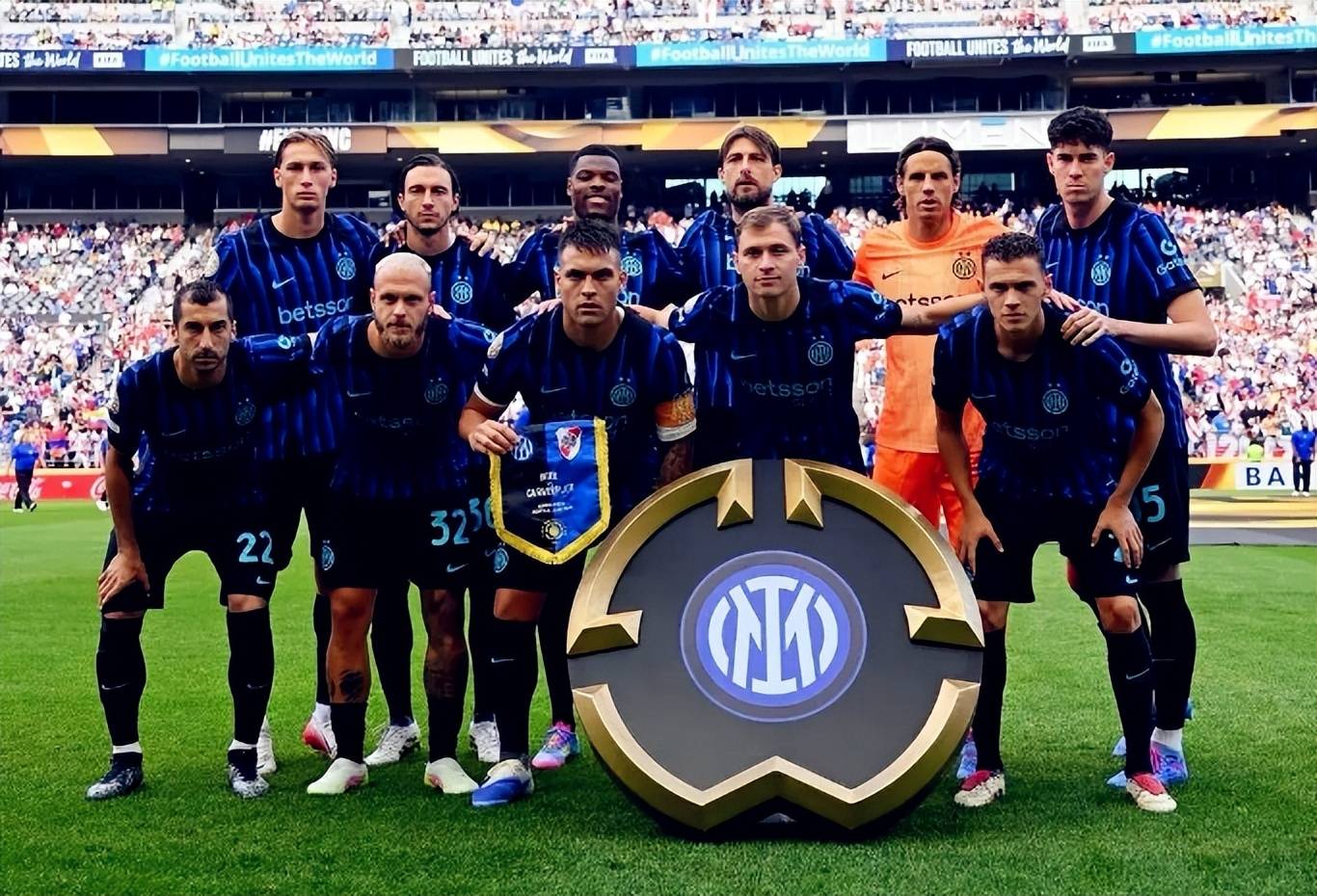 魏翊东：我和谢晖合影是在J联赛现场，被捏造成他要执教国安（魏翊东回应：与谢晖在J联赛的合影被曲解成将执教国安）