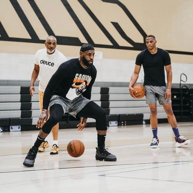 帕克：曼联买拉门斯是质的提升，跟奥纳纳相比他太像个门将了（帕克：拉门斯若加盟曼联将带来质变，相较奥纳纳他更像门将）