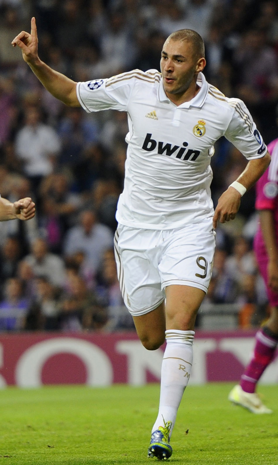 马卡：皇马本赛季防空能力薄弱，失球中有三成为对手头球破门（马卡：皇马本季防空短板明显，丢球中约三成被对手头槌攻破）