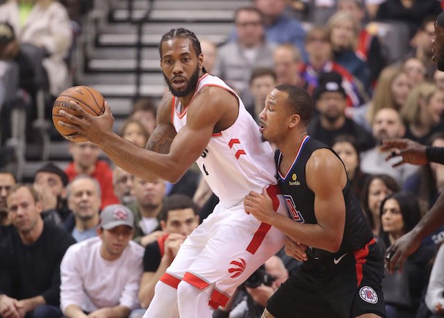 欧文突破制造罚球机会（欧文强突造犯规获罚球）