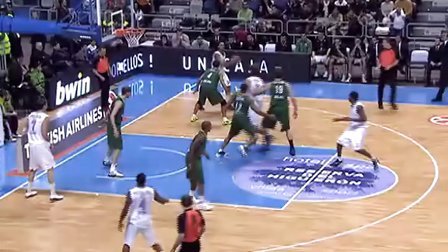 倒钩踢到对手面部被罚下，安东尼：我想赢，这是一个无意动作（倒钩误中对手脸部吃红牌，安东尼：只想赢，并非故意）