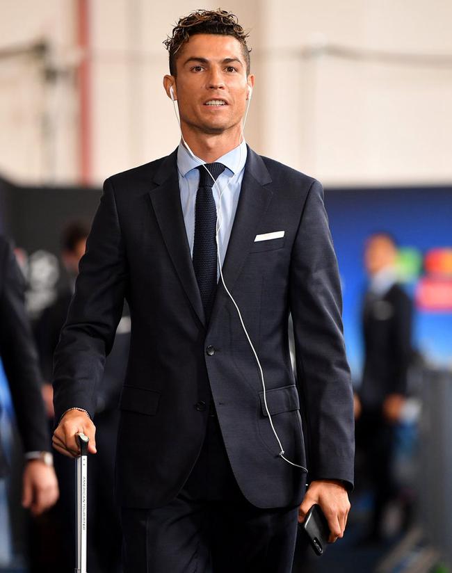 半场：莱比锡2-0法兰克福，哈德、鲍姆加特纳相互传射（半场战罢，莱比锡2-0领先法兰克福：哈德与鲍姆加特纳互送助攻各入一球）